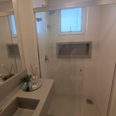 Apartamentos com 121m², 3 quartos, 3 suítes, 2 garagens, no bairro Kobrasol em São José