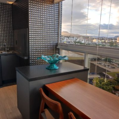 Apartamentos com 121m², 3 quartos, 3 suítes, 2 garagens, no bairro Kobrasol em São José