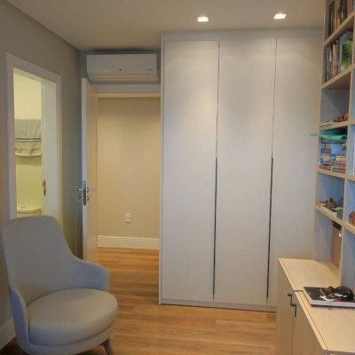 Apartamentos com 121m², 3 quartos, 3 suítes, 2 garagens, no bairro Kobrasol em São José