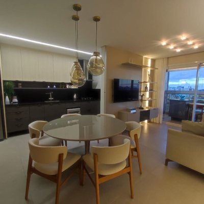 Apartamentos com 121m², 3 quartos, 3 suítes, 2 garagens, no bairro Kobrasol em São José