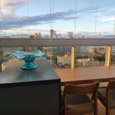 Apartamentos com 121m², 3 quartos, 3 suítes, 2 garagens, no bairro Kobrasol em São José