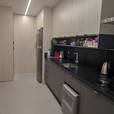 Apartamentos com 121m², 3 quartos, 3 suítes, 2 garagens, no bairro Kobrasol em São José