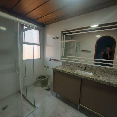 Apartamentos com 214m², 4 quartos, 2 suítes, 2 garagens, no bairro Centro em Florianópolis