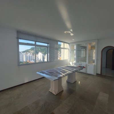 Apartamentos com 214m², 4 quartos, 2 suítes, 2 garagens, no bairro Centro em Florianópolis