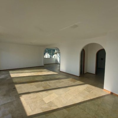 Apartamentos com 214m², 4 quartos, 2 suítes, 2 garagens, no bairro Centro em Florianópolis