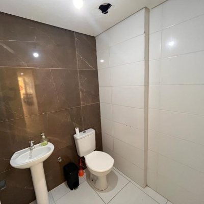 Loja com 56m², no bairro Kobrasol em São José
