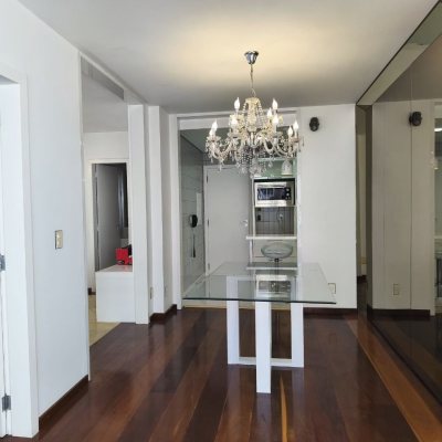 Apartamentos com 120m², 3 quartos, 1 suíte, 2 garagens, no bairro Centro em Florianópolis