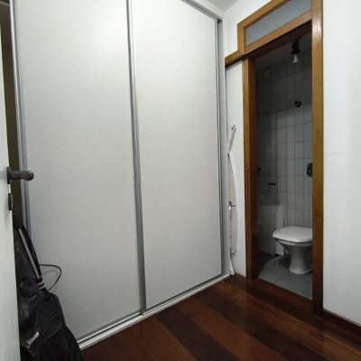 Apartamentos com 120m², 3 quartos, 1 suíte, 2 garagens, no bairro Centro em Florianópolis
