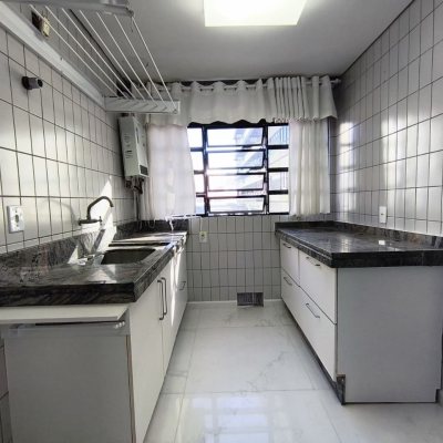 Apartamentos com 120m², 3 quartos, 1 suíte, 2 garagens, no bairro Centro em Florianópolis