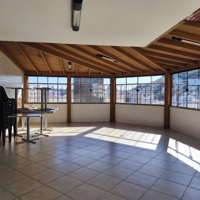 Apartamentos com 120m², 3 quartos, 1 suíte, 2 garagens, no bairro Centro em Florianópolis