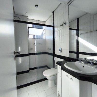 Apartamentos com 120m², 3 quartos, 1 suíte, 2 garagens, no bairro Centro em Florianópolis