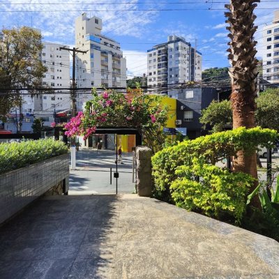 Apartamentos com 120m², 3 quartos, 1 suíte, 2 garagens, no bairro Centro em Florianópolis