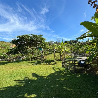 Sitio com 200m², no bairro Potecas em São José