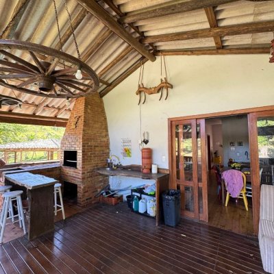 Sitio com 200m², no bairro Potecas em São José