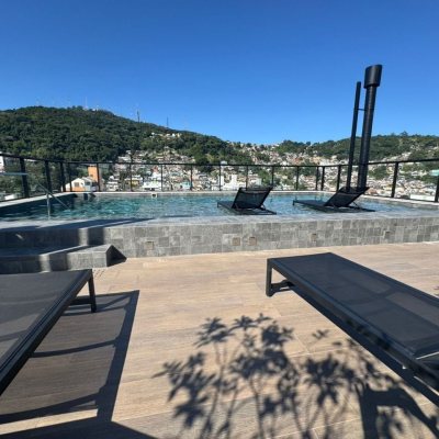 Apartamentos com 107m², 3 quartos, 1 suíte, 2 garagens, no bairro Centro em Florianópolis