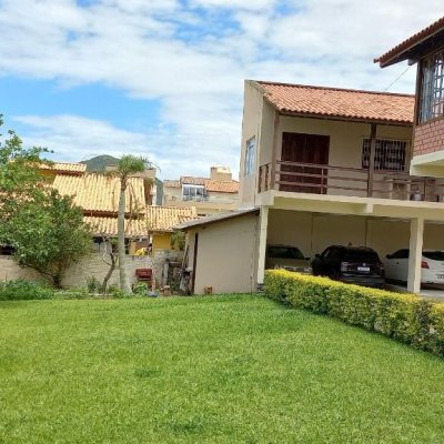 Casa Residencial com 384m², 5 quartos, 4 garagens, no bairro Ingleses do Rio Vermelho em Florianópolis