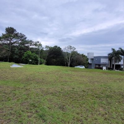 Terrenos Residenciais com 762m², no bairro Cacupé em Florianópolis