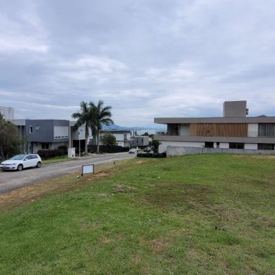 Terrenos Residenciais com 762m², no bairro Cacupé em Florianópolis