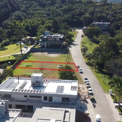 Terrenos Residenciais com 762m², no bairro Cacupé em Florianópolis