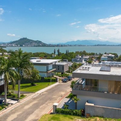 Terrenos Residenciais com 762m², no bairro Cacupé em Florianópolis