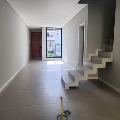 Sobrado Residencial com 153m², 3 quartos, 1 suíte, 1 garagem, no bairro Ipiranga em São José