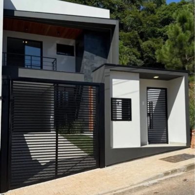 Sobrado Residencial com 153m², 3 quartos, 1 suíte, 1 garagem, no bairro Ipiranga em São José