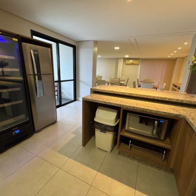 Apartamentos com 81m², 3 quartos, 1 suíte, 1 garagem, no bairro Centro em Florianópolis