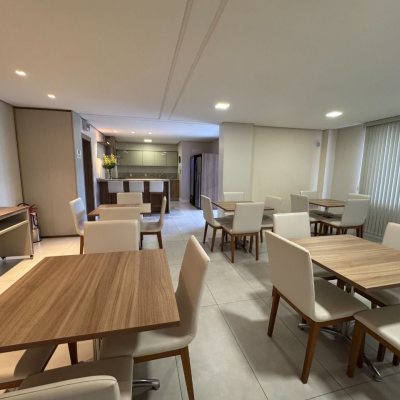 Apartamentos com 81m², 3 quartos, 1 suíte, 1 garagem, no bairro Centro em Florianópolis