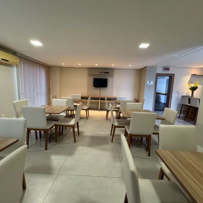 Apartamentos com 81m², 3 quartos, 1 suíte, 1 garagem, no bairro Centro em Florianópolis