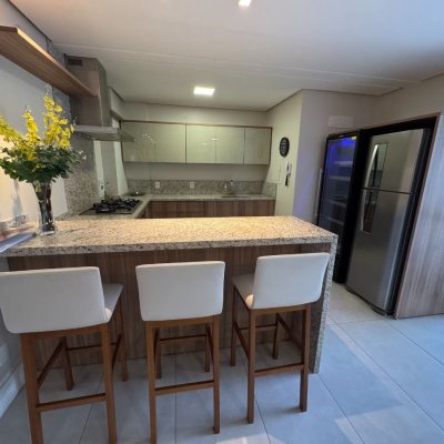 Apartamentos com 81m², 3 quartos, 1 suíte, 1 garagem, no bairro Centro em Florianópolis