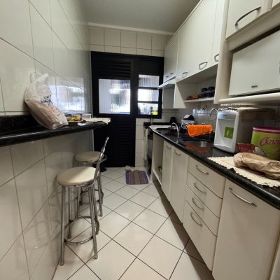 Apartamentos com 81m², 3 quartos, 1 suíte, 1 garagem, no bairro Centro em Florianópolis