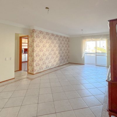 Apartamentos com 113m², 3 quartos, 1 suíte, 2 garagens, no bairro Centro em Florianópolis