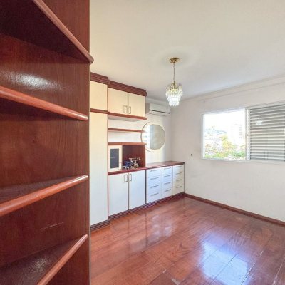 Apartamentos com 113m², 3 quartos, 1 suíte, 2 garagens, no bairro Centro em Florianópolis