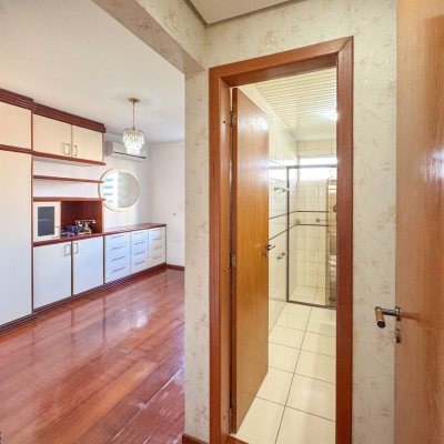 Apartamentos com 113m², 3 quartos, 1 suíte, 2 garagens, no bairro Centro em Florianópolis