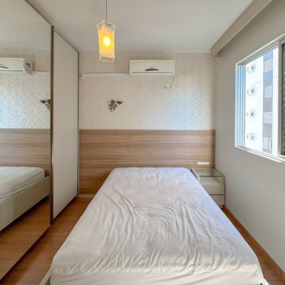 Apartamentos com 113m², 3 quartos, 1 suíte, 2 garagens, no bairro Centro em Florianópolis