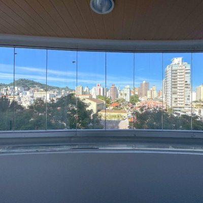 Apartamentos com 113m², 3 quartos, 1 suíte, 2 garagens, no bairro Centro em Florianópolis