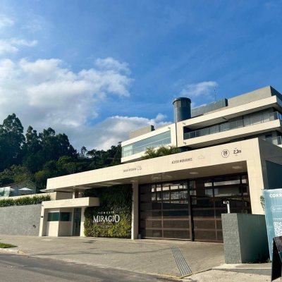 Apartamentos com 165m², 3 quartos, 3 suítes, 3 garagens, no bairro Cacupé em Florianópolis