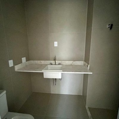 Apartamentos com 165m², 3 quartos, 3 suítes, 3 garagens, no bairro Cacupé em Florianópolis