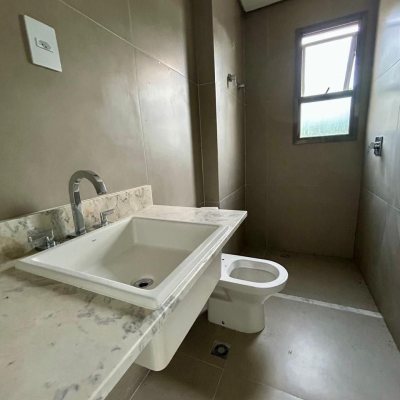 Apartamentos com 165m², 3 quartos, 3 suítes, 3 garagens, no bairro Cacupé em Florianópolis