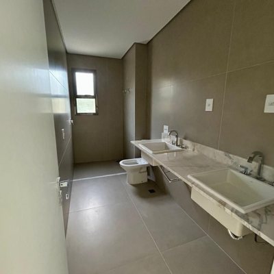 Apartamentos com 165m², 3 quartos, 3 suítes, 3 garagens, no bairro Cacupé em Florianópolis