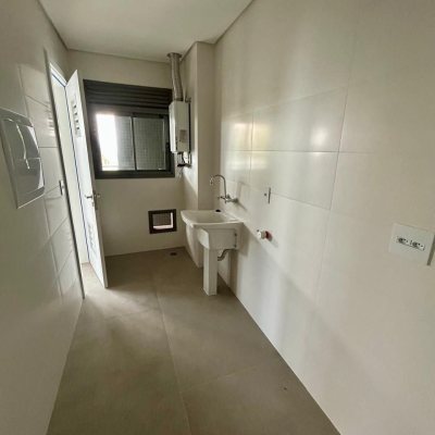 Apartamentos com 165m², 3 quartos, 3 suítes, 3 garagens, no bairro Cacupé em Florianópolis