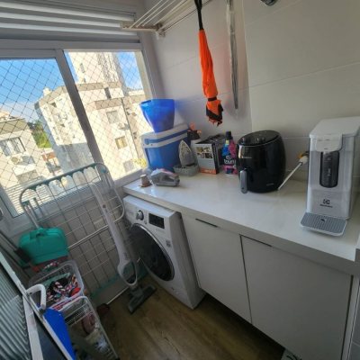 Apartamentos com 111m², 3 quartos, 1 suíte, 4 garagens, no bairro Abraão em Florianópolis