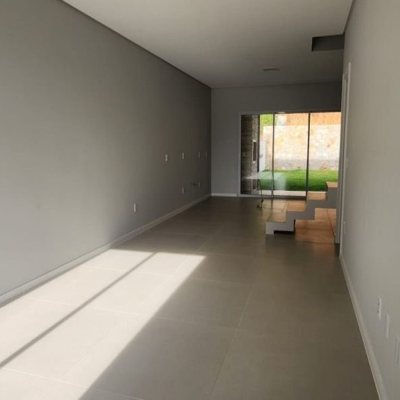 Casa Residencial com 150m², 3 quartos, 1 suíte, 1 garagem, no bairro Ipiranga em São José