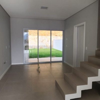 Casa Residencial com 150m², 3 quartos, 1 suíte, 1 garagem, no bairro Ipiranga em São José