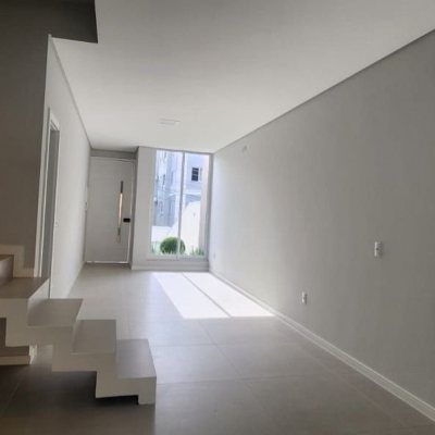 Casa Residencial com 150m², 3 quartos, 1 suíte, 1 garagem, no bairro Ipiranga em São José