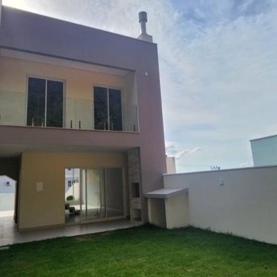 Casa Residencial com 150m², 3 quartos, 1 suíte, 1 garagem, no bairro Ipiranga em São José