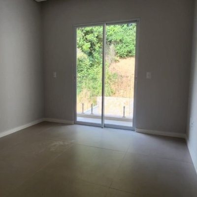 Casa Residencial com 150m², 3 quartos, 1 suíte, 1 garagem, no bairro Ipiranga em São José