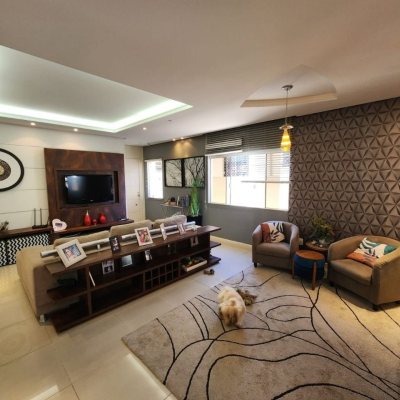 Casa Residencial com 204m², 4 quartos, 1 suíte, 4 garagens, no bairro Agronômica em Florianópolis