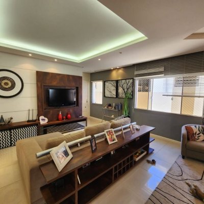 Casa Residencial com 204m², 4 quartos, 1 suíte, 4 garagens, no bairro Agronômica em Florianópolis