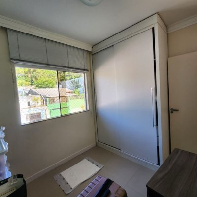 Casa Residencial com 204m², 4 quartos, 1 suíte, 4 garagens, no bairro Agronômica em Florianópolis